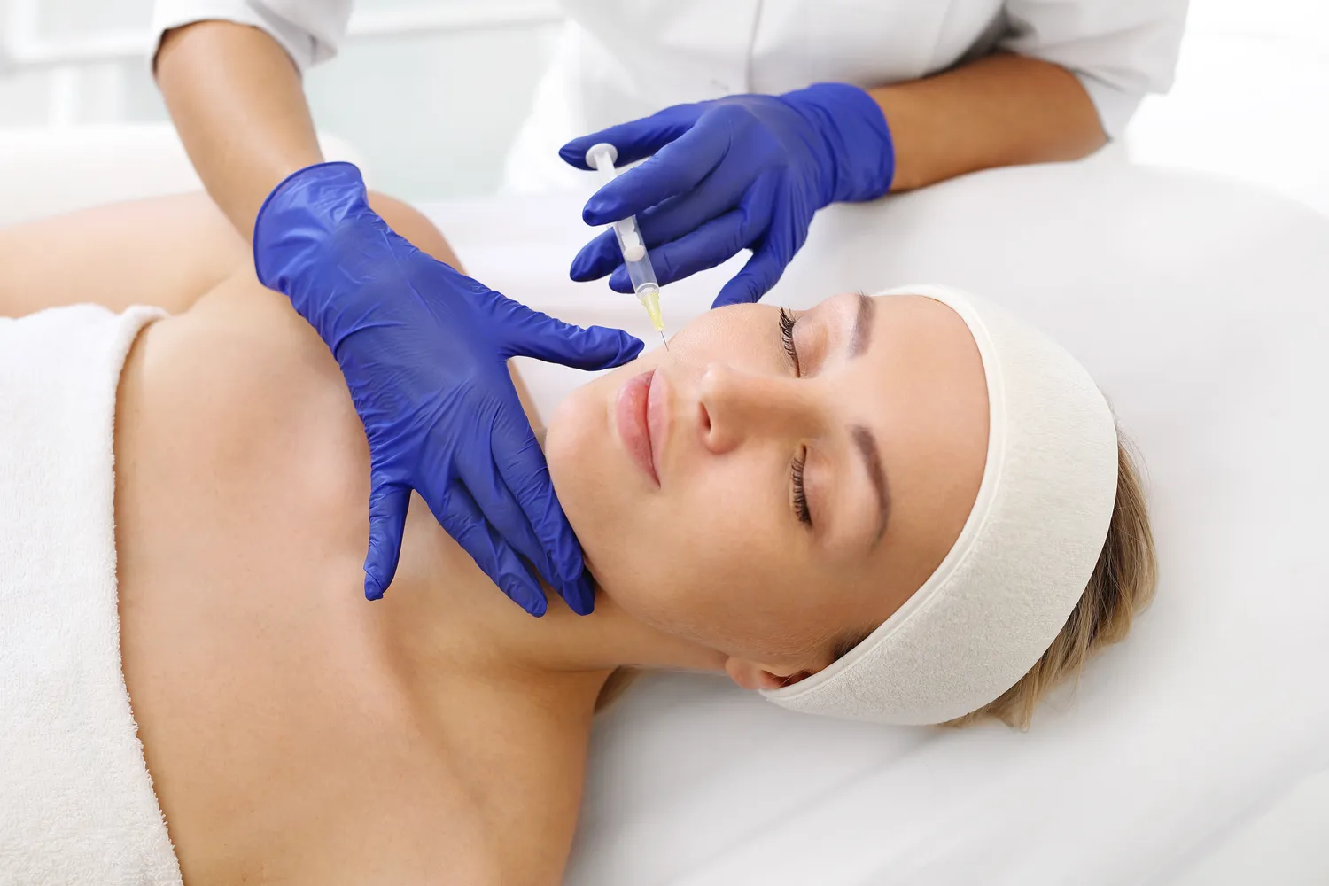 Co lepsze kwas hialuronowy czy botoks?